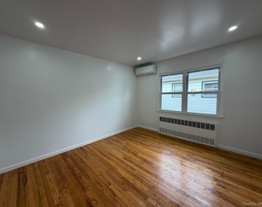19 Gibson Boulevard - Photo Thumbnail 4