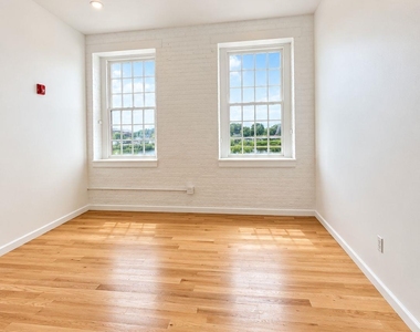 155 S River St - Photo Thumbnail 7