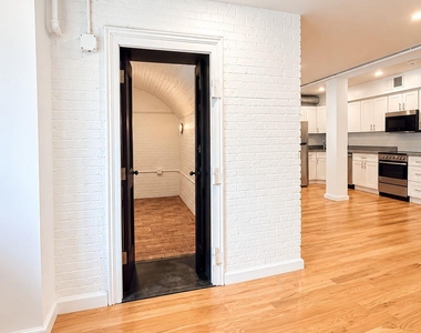 155 S River St - Photo Thumbnail 4
