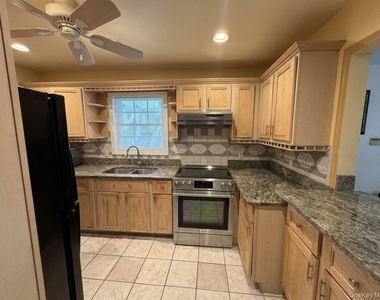 75 Jewel Street - Photo Thumbnail 4