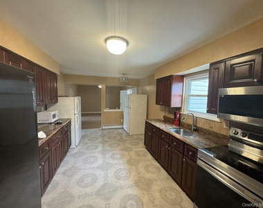 80 Lincoln Avenue - Photo Thumbnail 3