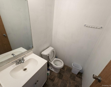 16 Delellas Lane - Photo Thumbnail 9