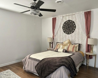 352 State Street - Photo Thumbnail 9