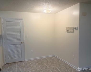 215 Prestwick Way - Photo Thumbnail 8