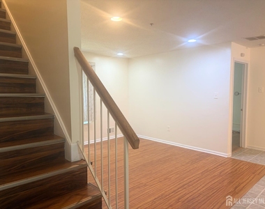 215 Prestwick Way - Photo Thumbnail 4