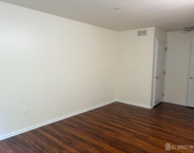 215 Prestwick Way - Photo Thumbnail 19