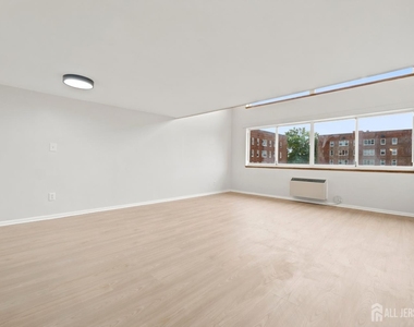 40 Fayette Street - Photo Thumbnail 3