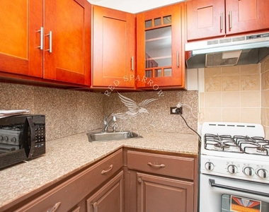 330 E 49th Street - Photo Thumbnail 7
