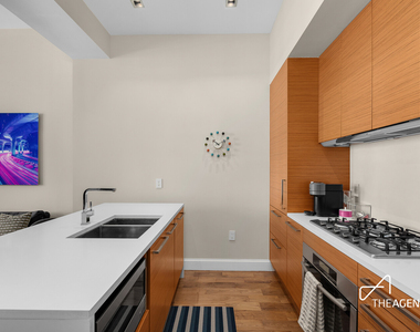 140 W 22nd Street - Photo Thumbnail 1