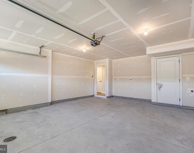 1400 Crested Iris Drive - Photo Thumbnail 2