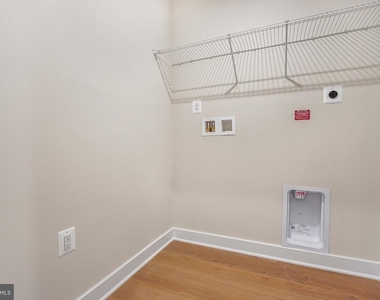 1400 Crested Iris Drive - Photo Thumbnail 38