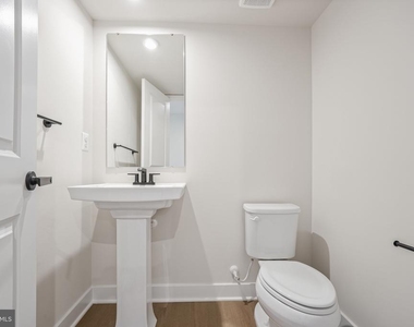 1400 Crested Iris Drive - Photo Thumbnail 5