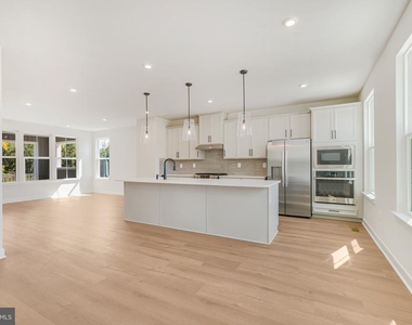 1400 Crested Iris Drive - Photo Thumbnail 18