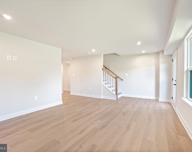 1400 Crested Iris Drive - Photo Thumbnail 7