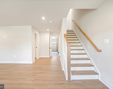 1400 Crested Iris Drive - Photo Thumbnail 8