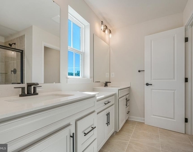 1400 Crested Iris Drive - Photo Thumbnail 32