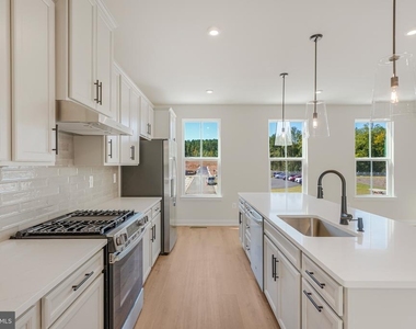 1400 Crested Iris Drive - Photo Thumbnail 13