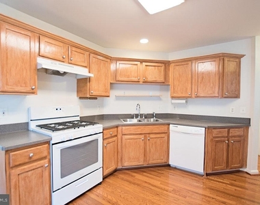 10558 Crooked Branch Court - Photo Thumbnail 7