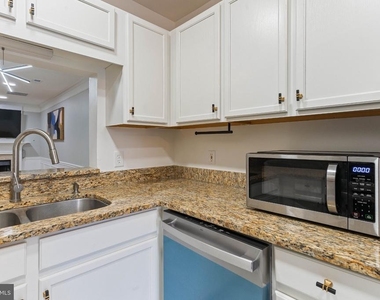 46930 Courtyard Square - Photo Thumbnail 4