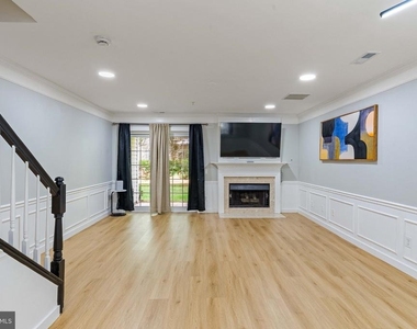 46930 Courtyard Square - Photo Thumbnail 14