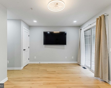 46930 Courtyard Square - Photo Thumbnail 11