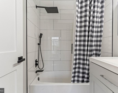 46930 Courtyard Square - Photo Thumbnail 18