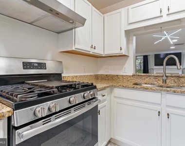 46930 Courtyard Square - Photo Thumbnail 12