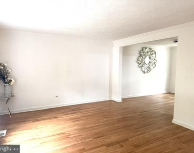 9409 Starlit Ponds Drive - Photo Thumbnail 4