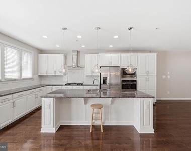 13717 Neil Armstrong Avenue - Photo Thumbnail 7