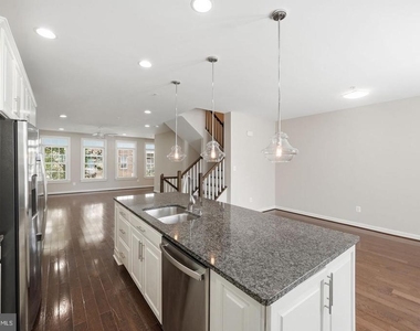 13717 Neil Armstrong Avenue - Photo Thumbnail 9