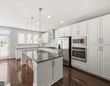13717 Neil Armstrong Avenue - Photo Thumbnail 6