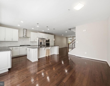 13717 Neil Armstrong Avenue - Photo Thumbnail 10