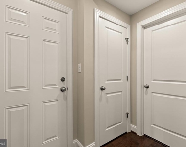 6203 Champion Oak Court - Photo Thumbnail 4