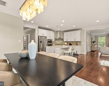 6203 Champion Oak Court - Photo Thumbnail 14