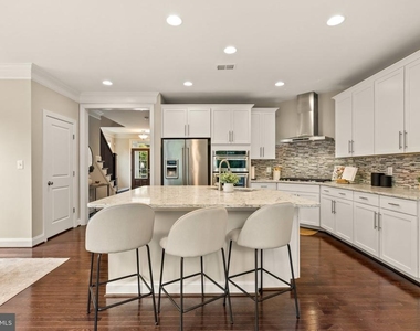 6203 Champion Oak Court - Photo Thumbnail 16