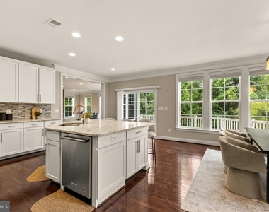 6203 Champion Oak Court - Photo Thumbnail 12