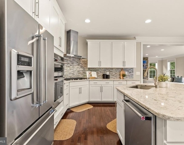 6203 Champion Oak Court - Photo Thumbnail 13