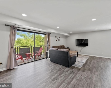 3100 S Manchester Street - Photo Thumbnail 20