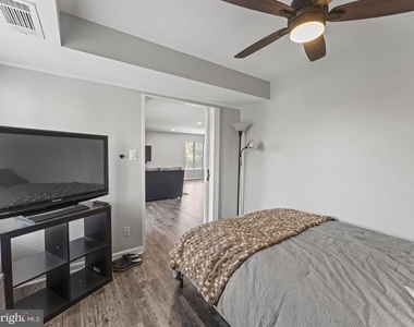 3100 S Manchester Street - Photo Thumbnail 6