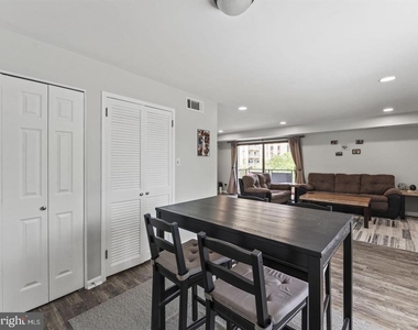 3100 S Manchester Street - Photo Thumbnail 13
