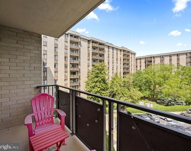 3100 S Manchester Street - Photo Thumbnail 11