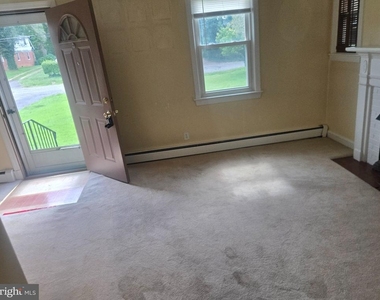 2414 Fairview Drive - Photo Thumbnail 6