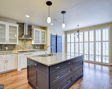 12198 Chancery Station Circle - Photo Thumbnail 5