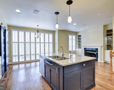 12198 Chancery Station Circle - Photo Thumbnail 2