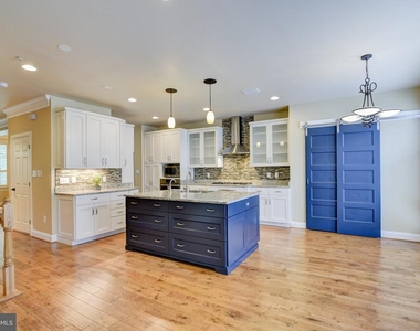 12198 Chancery Station Circle - Photo Thumbnail 3