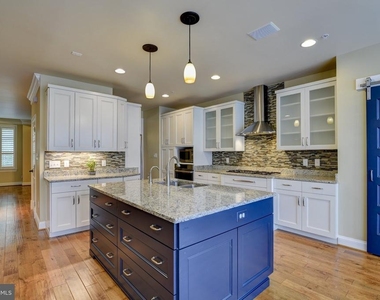 12198 Chancery Station Circle - Photo Thumbnail 4