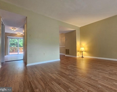 4718 Gainsborough Drive - Photo Thumbnail 2