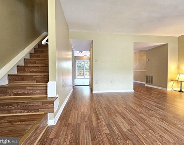 4718 Gainsborough Drive - Photo Thumbnail 6
