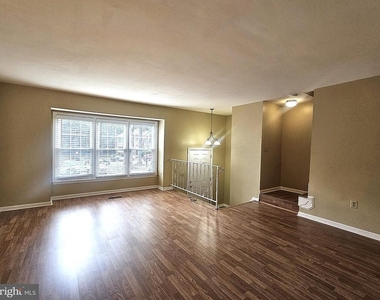 4718 Gainsborough Drive - Photo Thumbnail 3