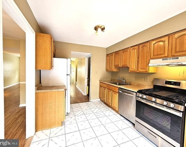 4718 Gainsborough Drive - Photo Thumbnail 9